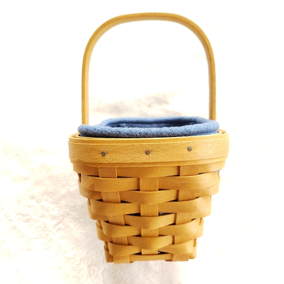 Vintage Longaberger Berry Basket (2002) - Picture 4 of 8